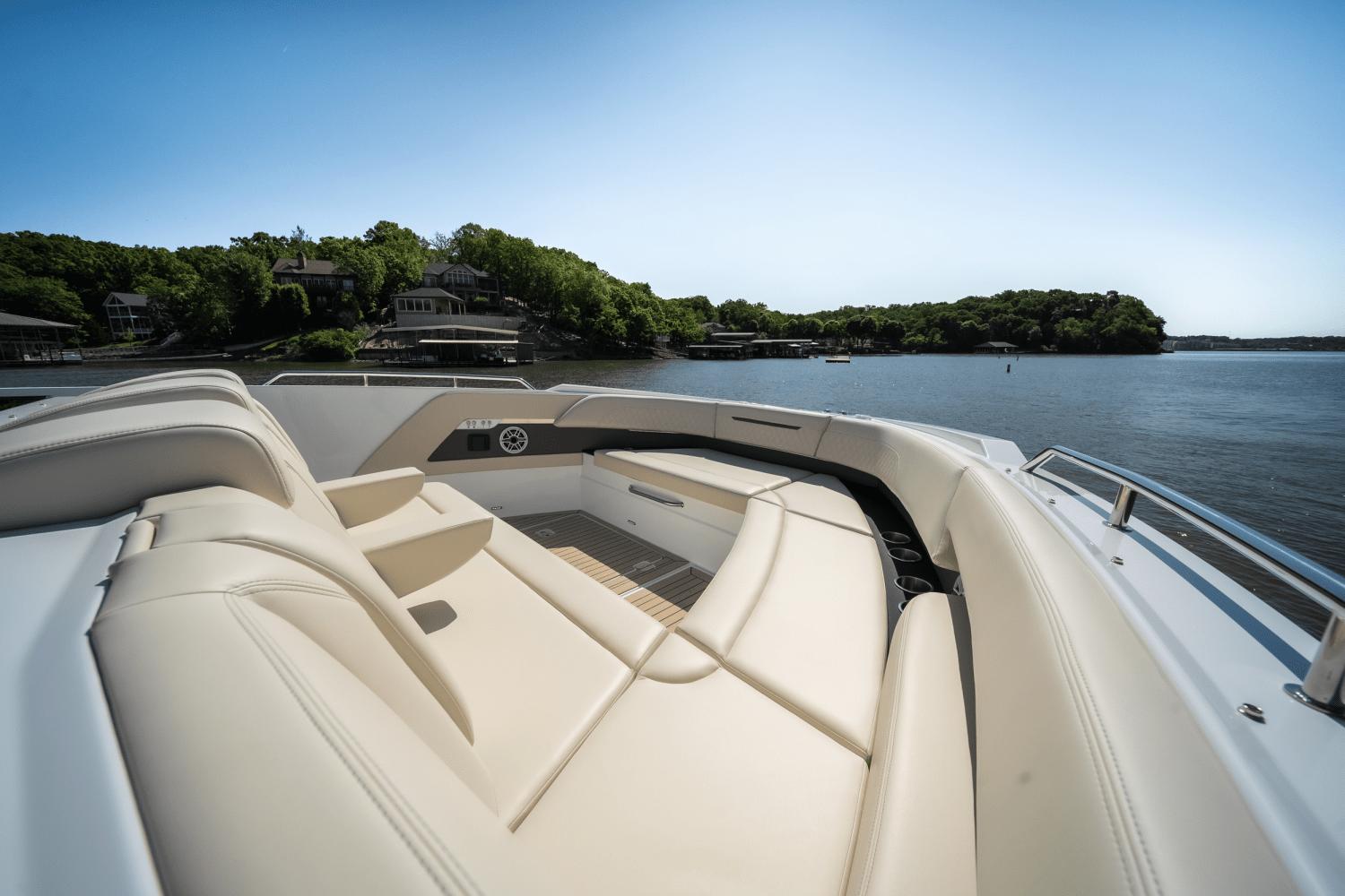 2025-cruisers-yachts-50-gls-outboard-power-9754114-978143629-0-120520251229-26