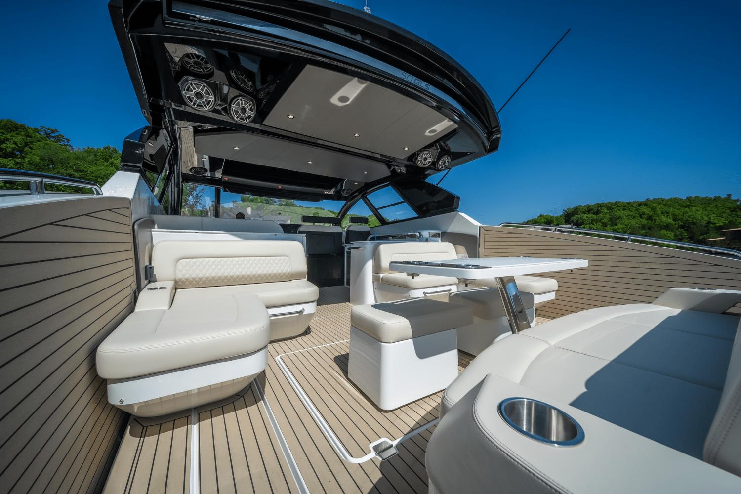 2025-cruisers-yachts-50-gls-outboard-power-9754114-978143631-0-120520251229-33