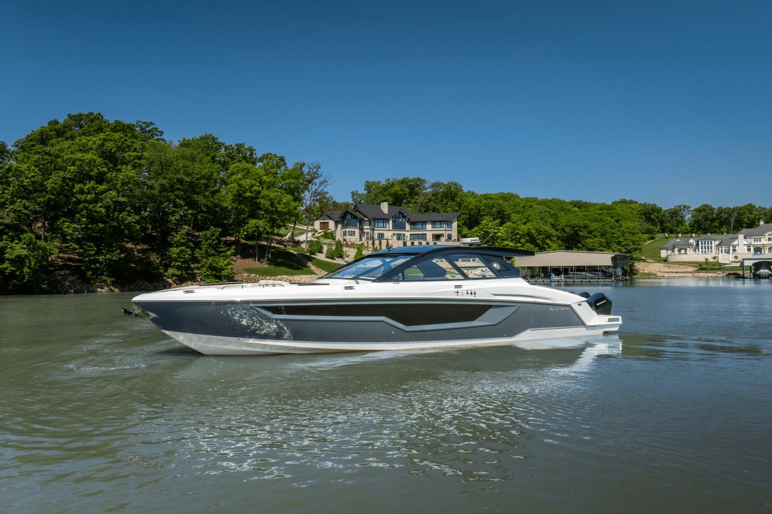 2025-cruisers-yachts-50-gls-outboard-power-9754114-978143632-0-120520251229-56