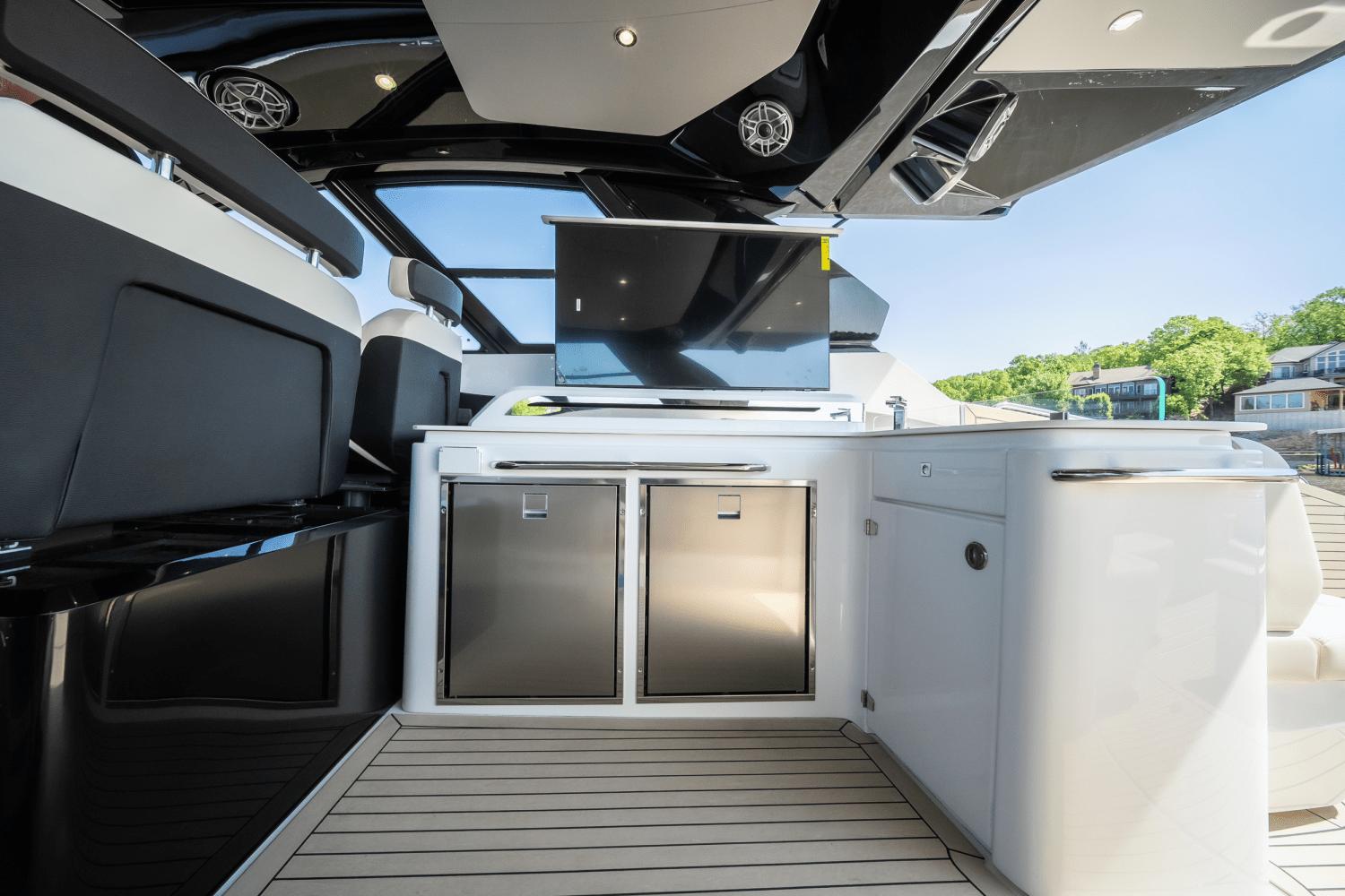 2025-cruisers-yachts-50-gls-outboard-power-9754114-978143636-0-120520251229-39