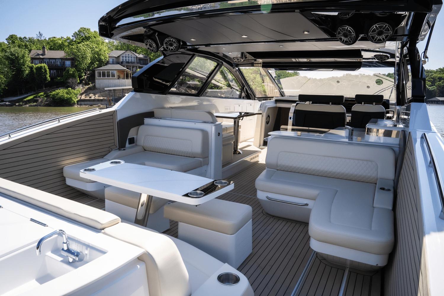 2025-cruisers-yachts-50-gls-outboard-power-9754114-978143639-0-120520251229-19