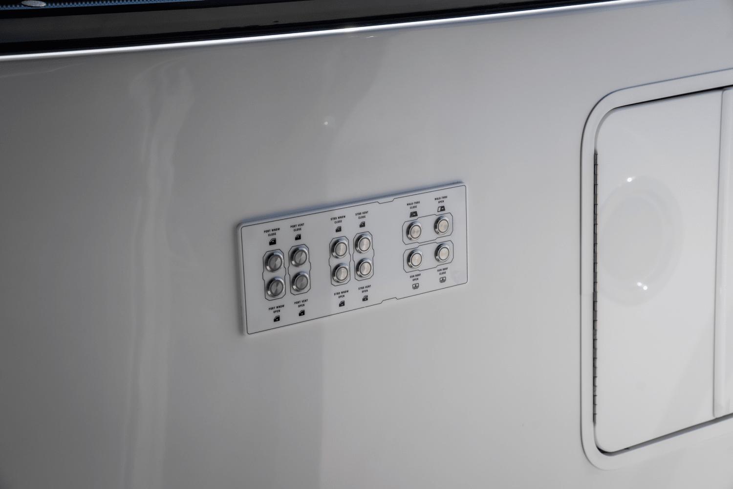 2025-cruisers-yachts-50-gls-outboard-power-9754114-978143641-0-120520251229-6