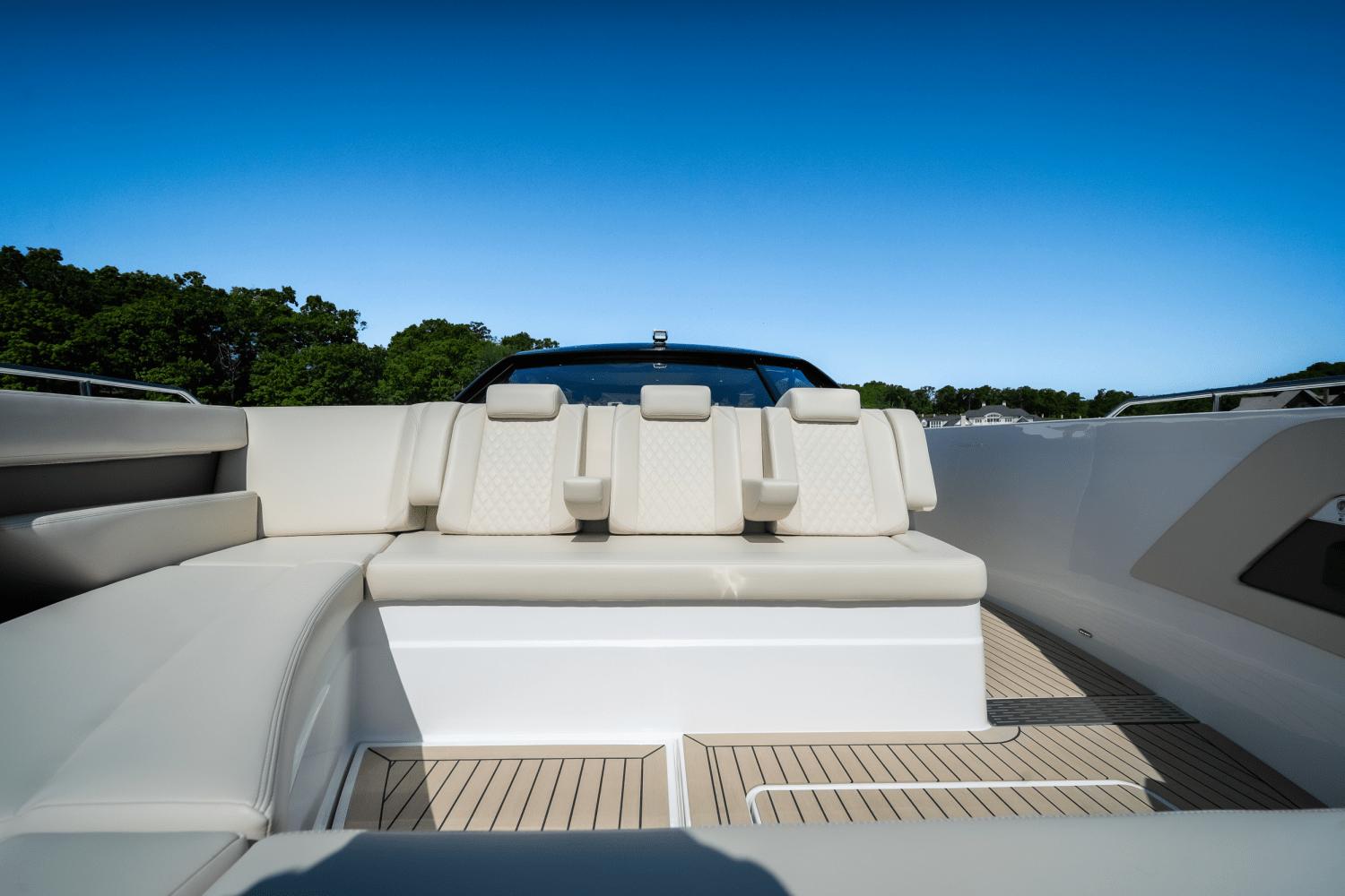 2025-cruisers-yachts-50-gls-outboard-power-9754114-978143642-0-120520251229-25