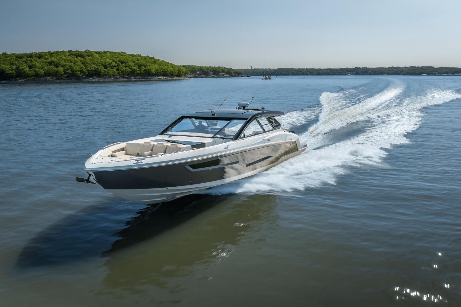 2025-cruisers-yachts-50-gls-outboard-power-9754114-978143643-0-120520251229-46