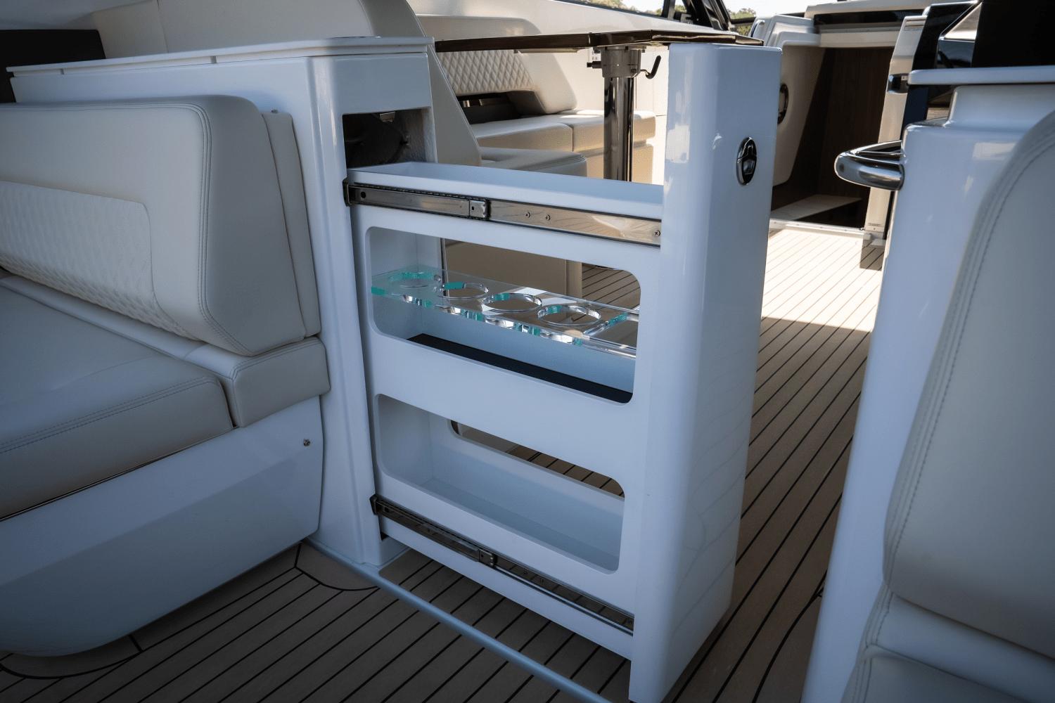 2025-cruisers-yachts-50-gls-outboard-power-9754114-978143644-0-120520251229-14