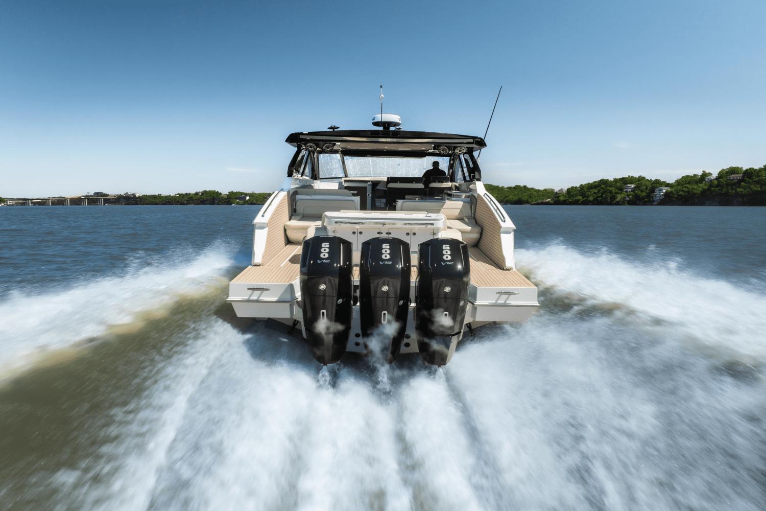 2025-cruisers-yachts-50-gls-outboard-power-9754114-978143647-0-120520251229-57