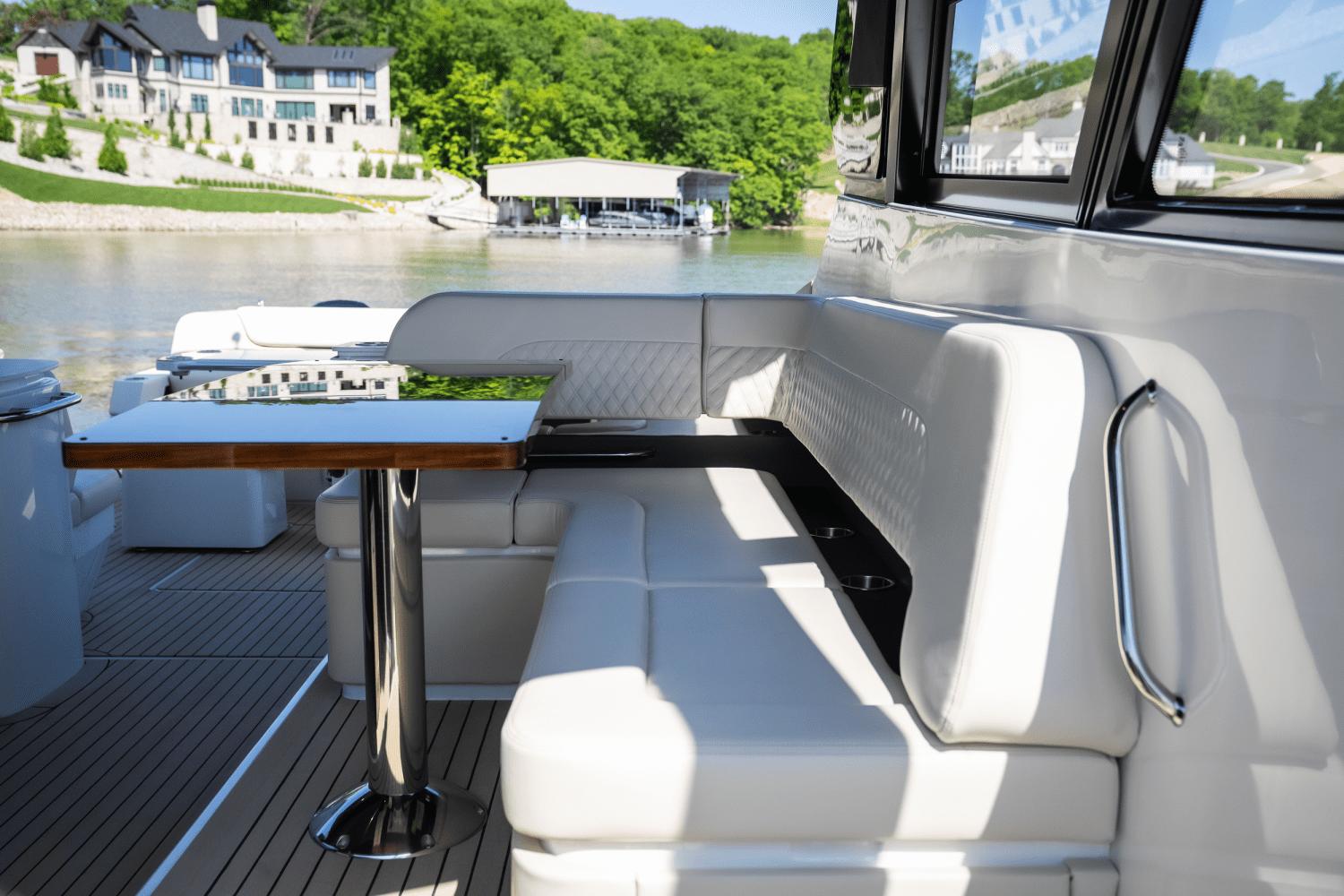 2025-cruisers-yachts-50-gls-outboard-power-9754114-978143648-0-120520251229-8