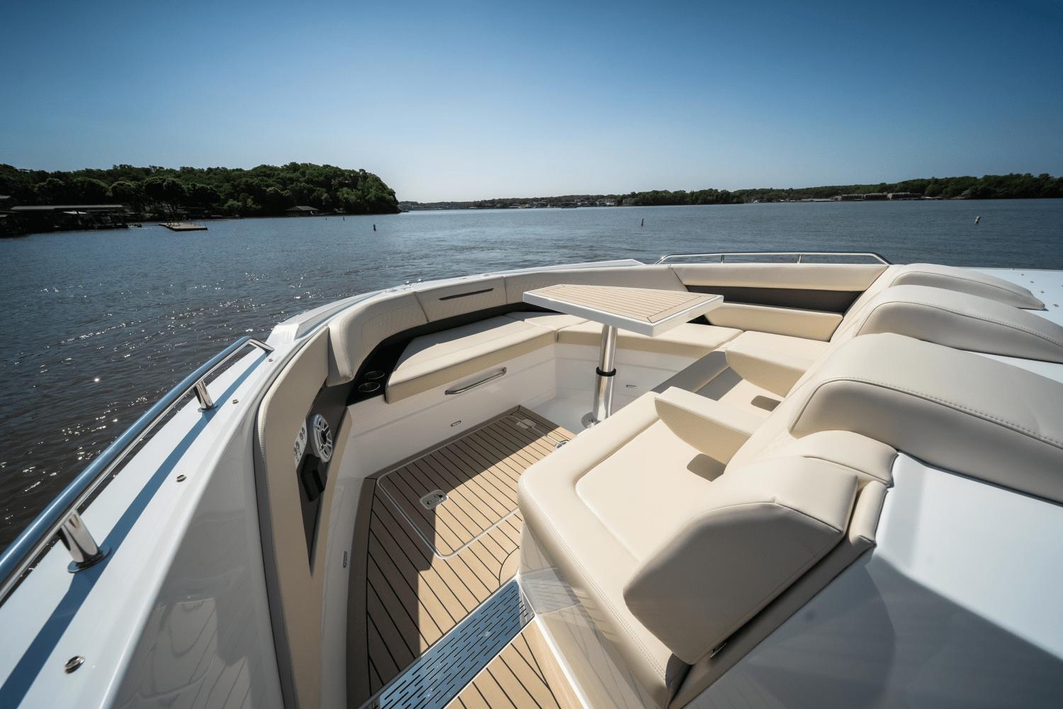 2025-cruisers-yachts-50-gls-outboard-power-9754114-978143656-0-120520251229-27