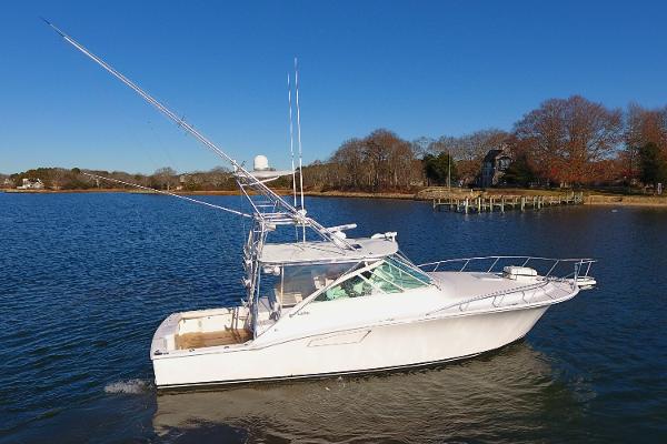 Photo of 2004 Cabo 40'