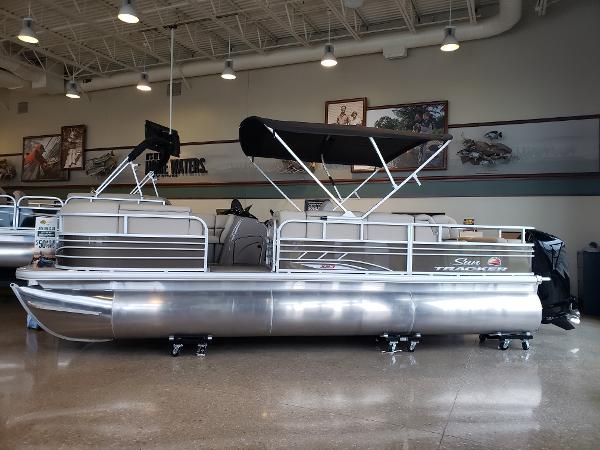 2022 Sun Tracker boat for sale, model of the boat is SportFish 22 XP3 & Image # 1 of 8