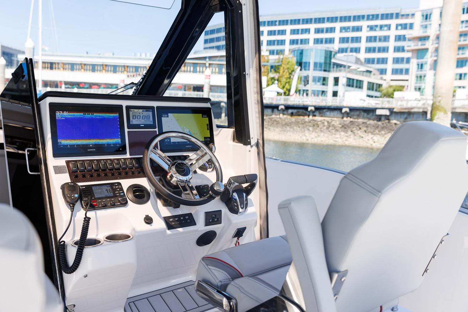 Solara-S-310 CW 2025 -FL-US-Interior of 2025 Solara S-310 CW boat with modern navigation equipment.-9624144 | Thumbnail
