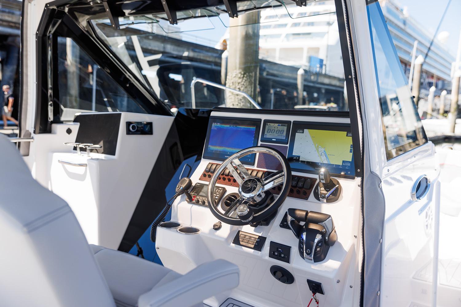 Solara-S-310 CW 2025 -FL-US-2025 Solara S-310 CW boat cockpit with advanced navigation systems.-9624144 | Thumbnail