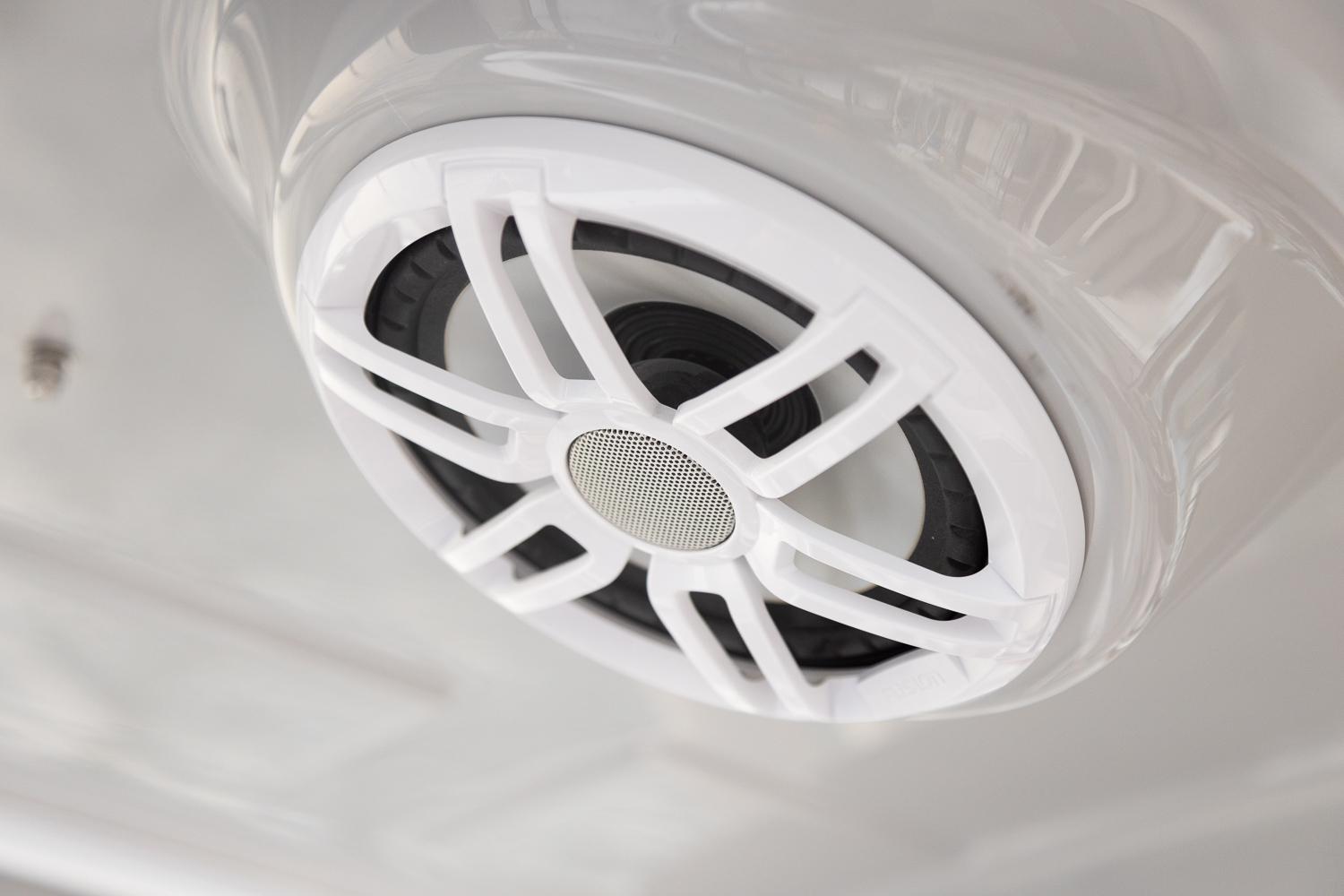 Solara-S-310 CW 2025 -FL-US-Close-up of Solara S-310 CW 2025 speaker with white grille design.-9624144 | Thumbnail