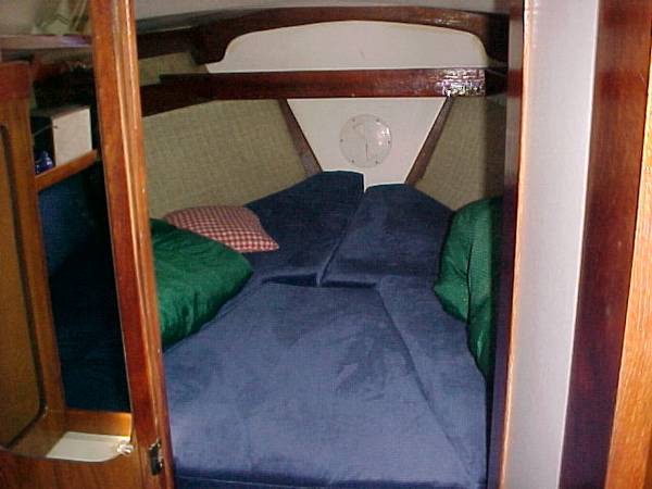 Forward V-berth