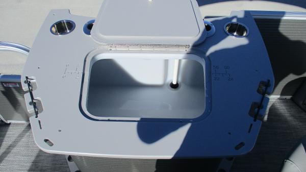 2021 Bennington boat for sale, model of the boat is 22 SS & Image # 16 of 46