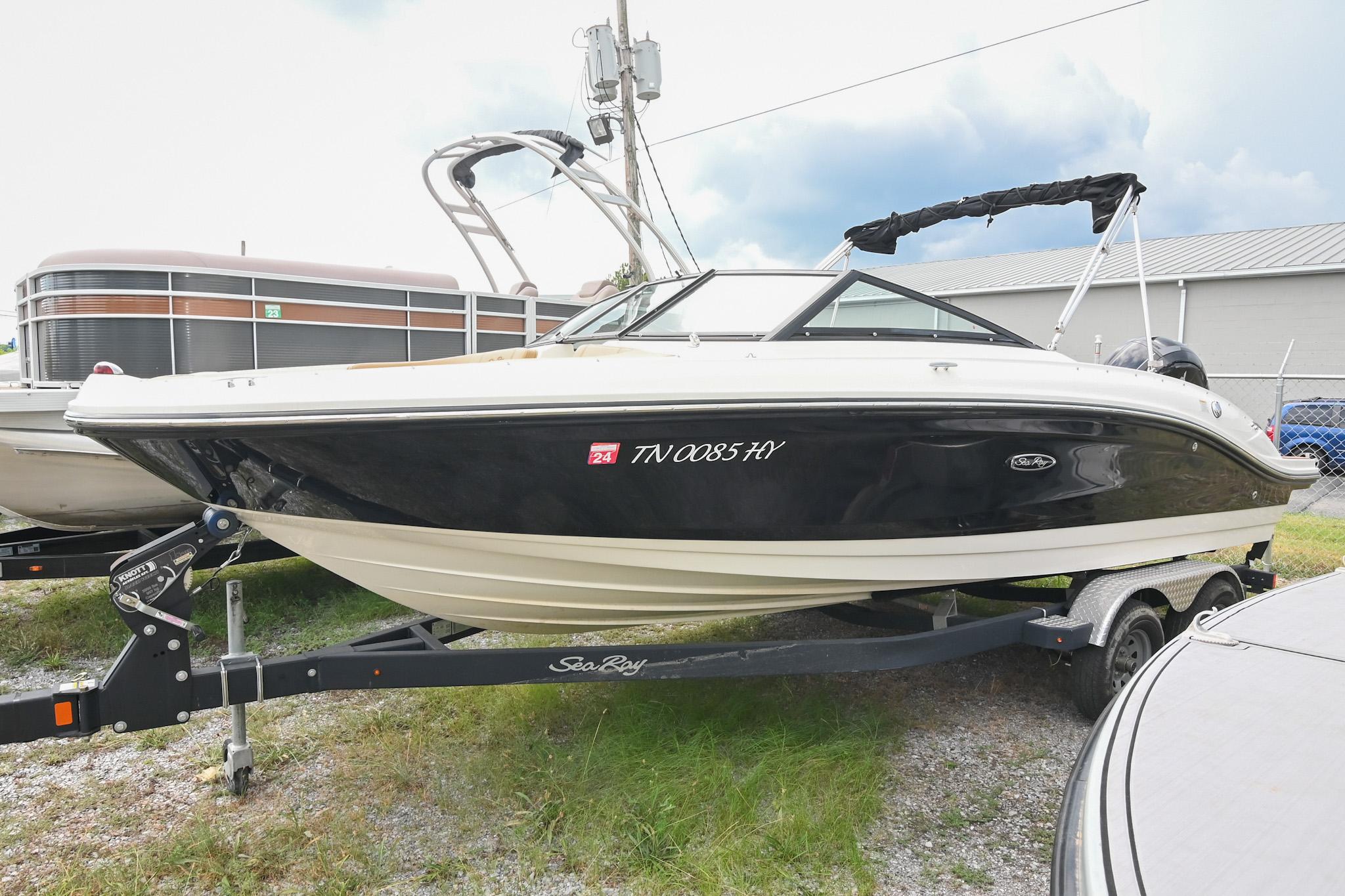 2018 Sea Ray SPX 210 Outboard HBG Yacht Sales