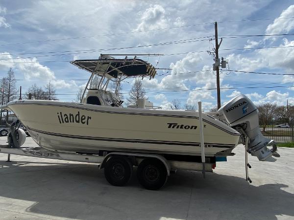 2006 Triton boat for sale, model of the boat is 2690 CC & Image # 5 of 28