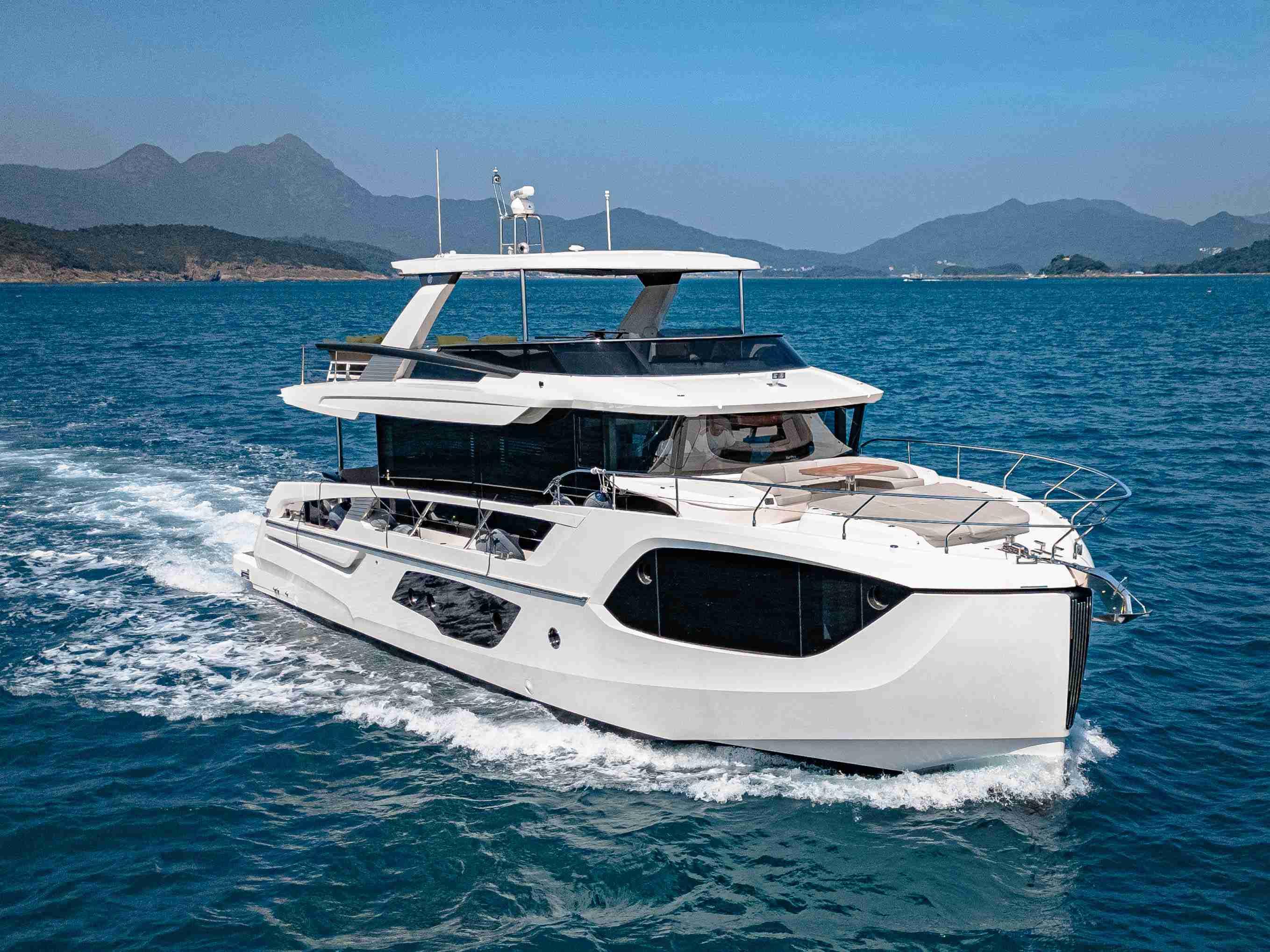 2022 Absolute 64 Navetta