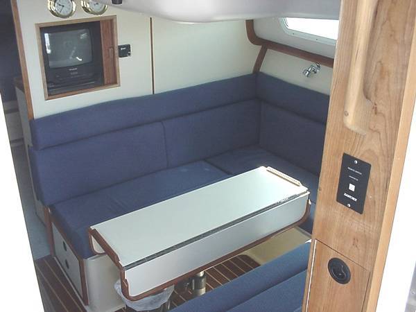 Dinette Seating for 6 +