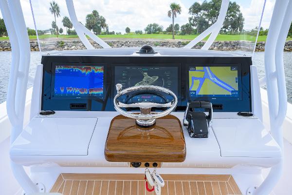 Jupiter 40 Plan B - Helm Electronics