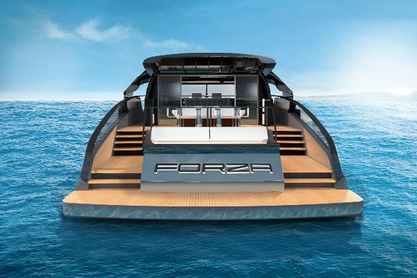 Custom Centouno 90 Forza - Exterior aft profile on water