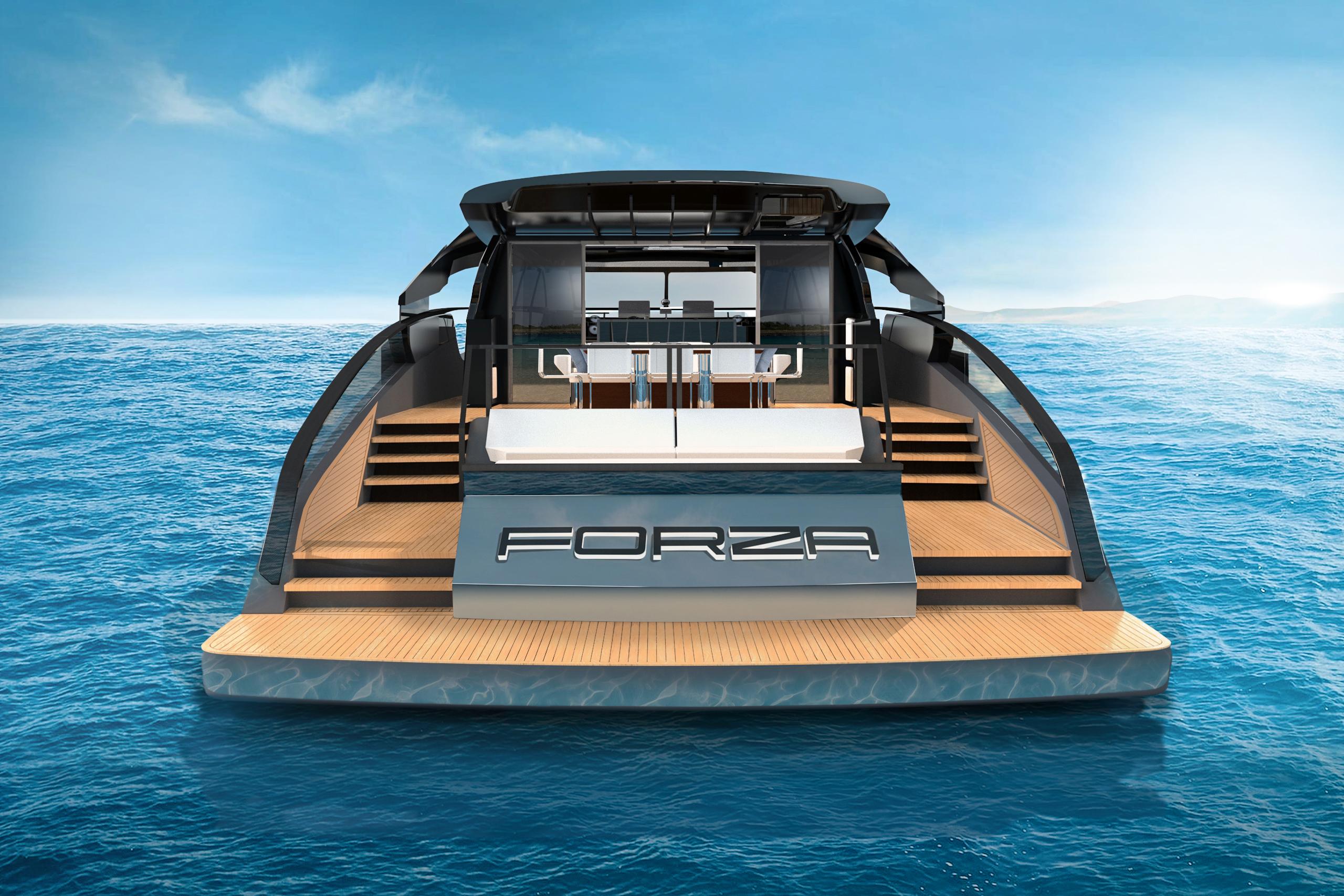 Custom Centouno 90 Forza - Exterior aft profile on water