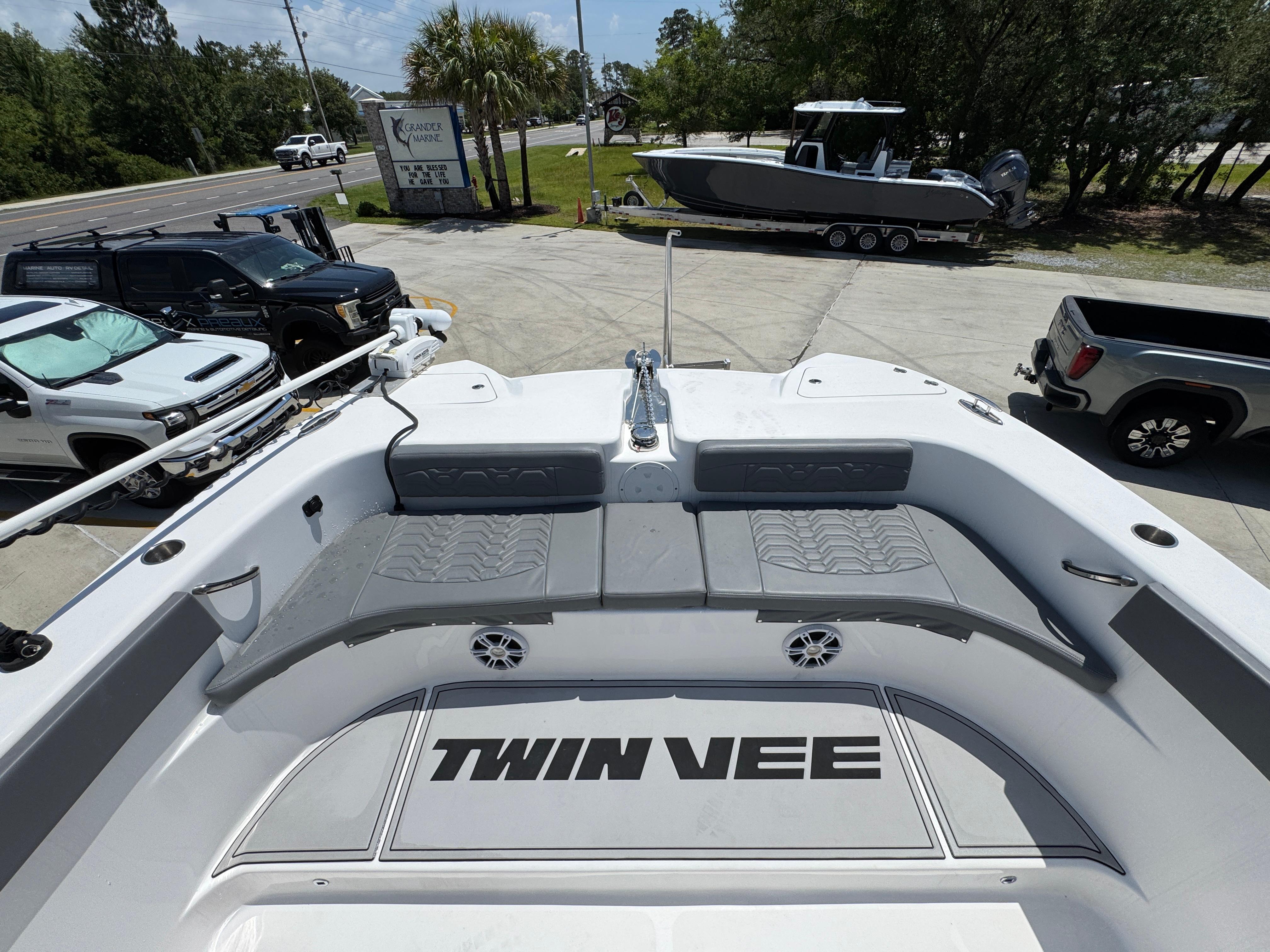 2022-twin-vee-340-gfx-cc-power-9834175-20250610134721149-1_XLARGE