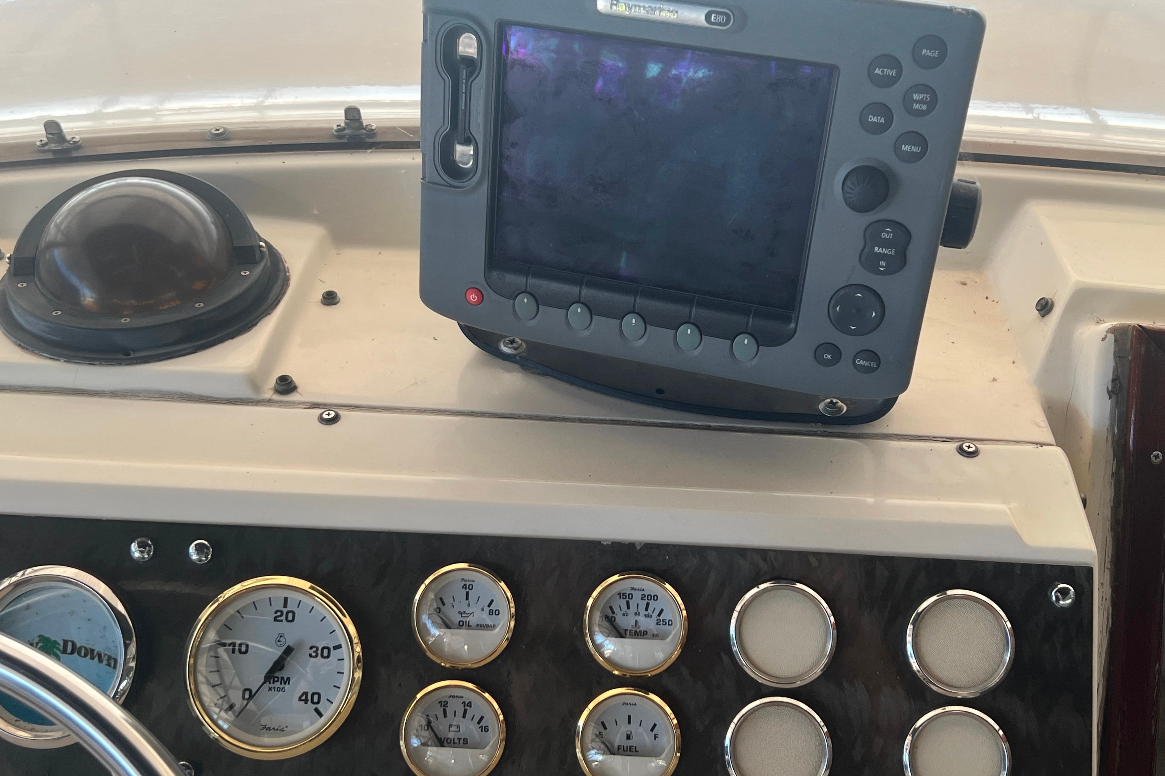 Dashboard of 1986 Bayliner 4550 Motoryacht with navigation equipment and gauges.