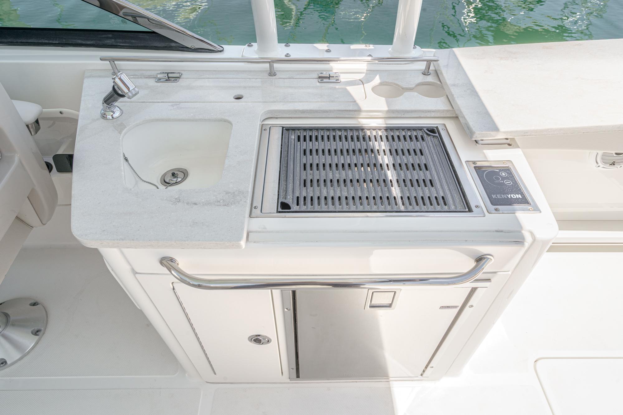 2019 Boston Whaler 270 Vantage #TBRM2431D inventory image at Sun Country Marine Group, San Diego Harbor Island 2019 Boston Whaler 270 Vantage #TBRM2431D inventory image at Sun Country Marine Group, San Diego Harbor Island