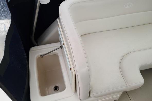 2006 Pursuit 3070 - Cockpit