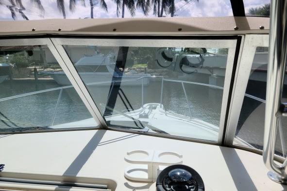 2006 Pursuit 3070 - Helm