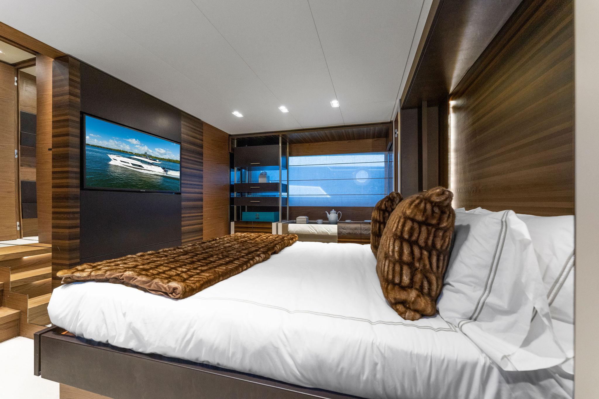 2019 Ferretti Yachts 670 Legend