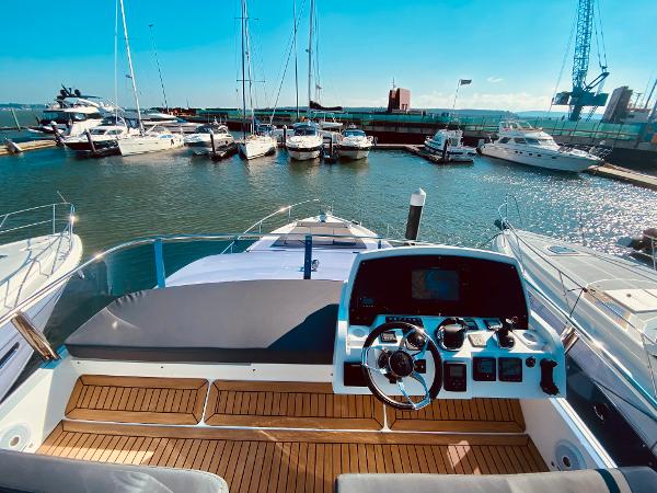2019 Sealine F430