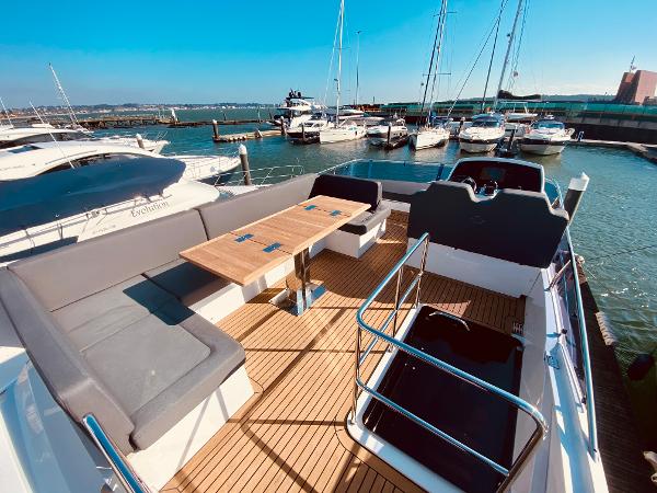 2019 Sealine F430