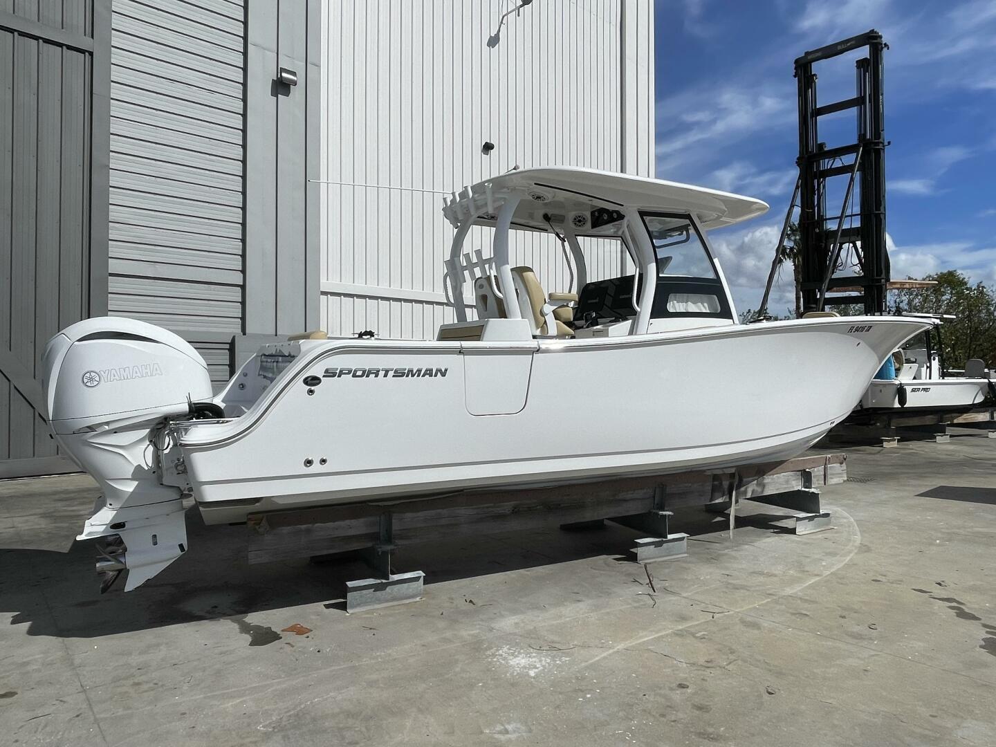 2021 Sportsman 302 OPEN
