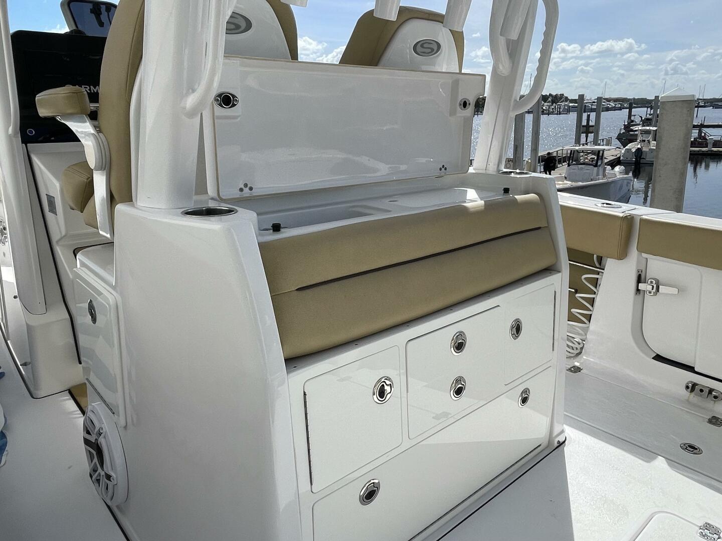 2021 Sportsman 302 OPEN-19