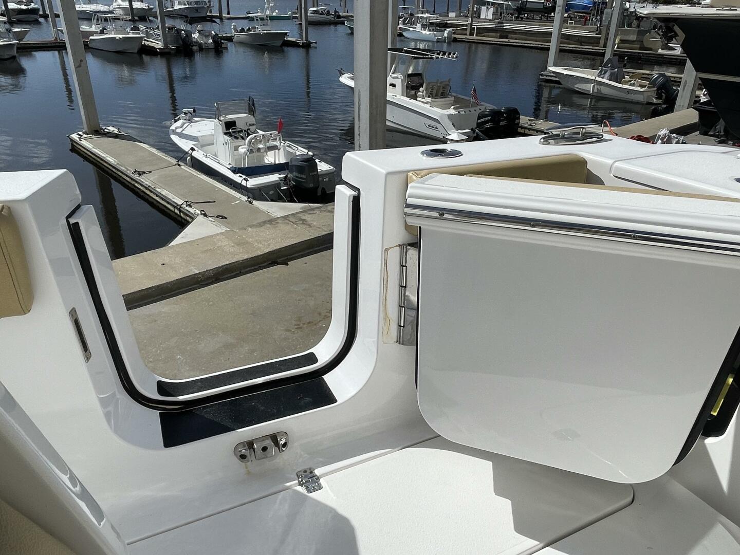 2021 Sportsman 302 OPEN-20