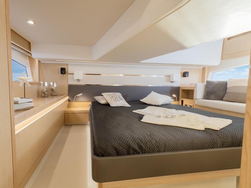 Sealine F430 style=