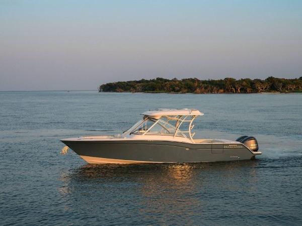 2022 Grady-White boat for sale, model of the boat is Freedom 325 & Image # 5 of 27