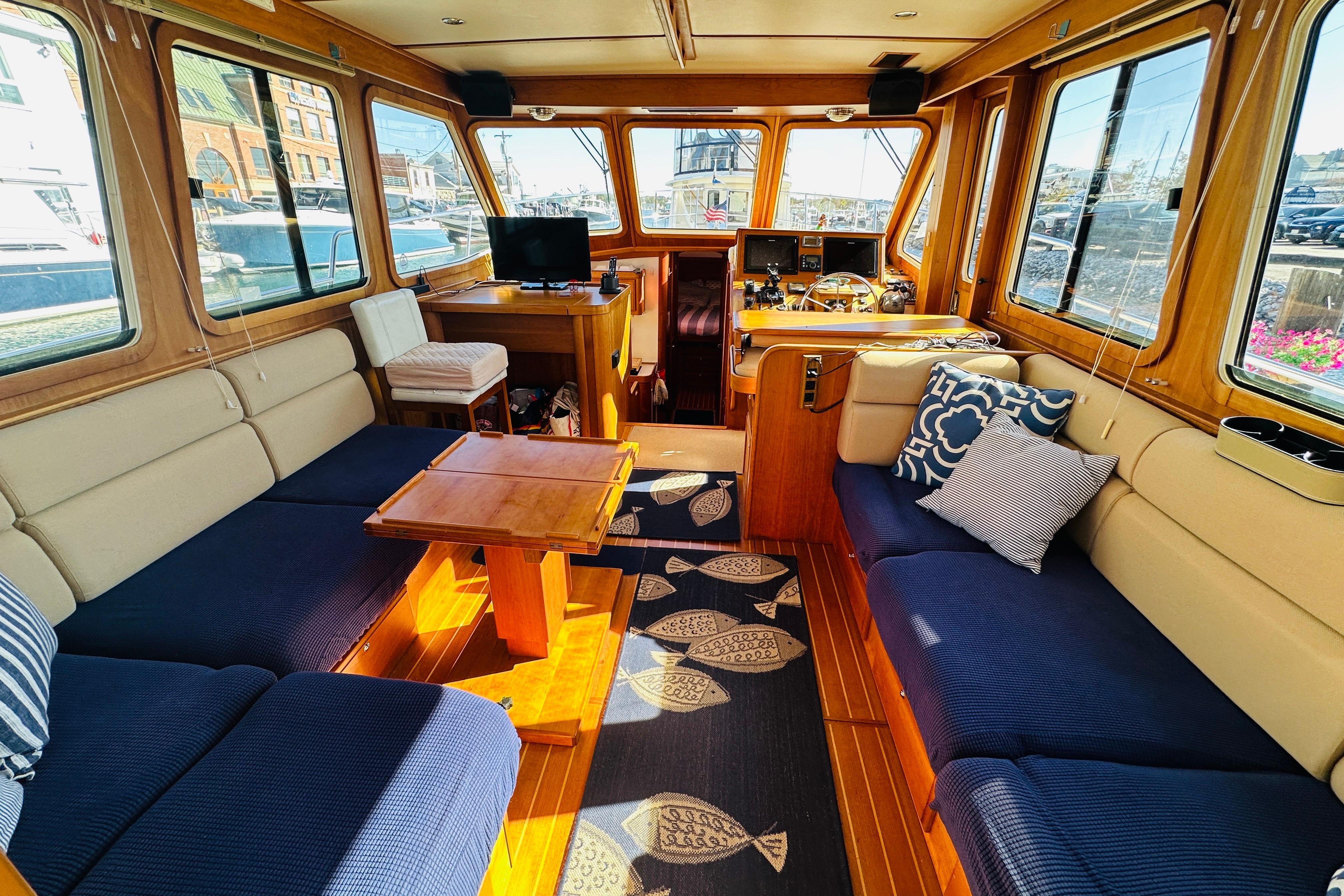 Luxurious interior of 2006 Sabre 42 Fly Bridge yacht with plush seating and nautical decor.