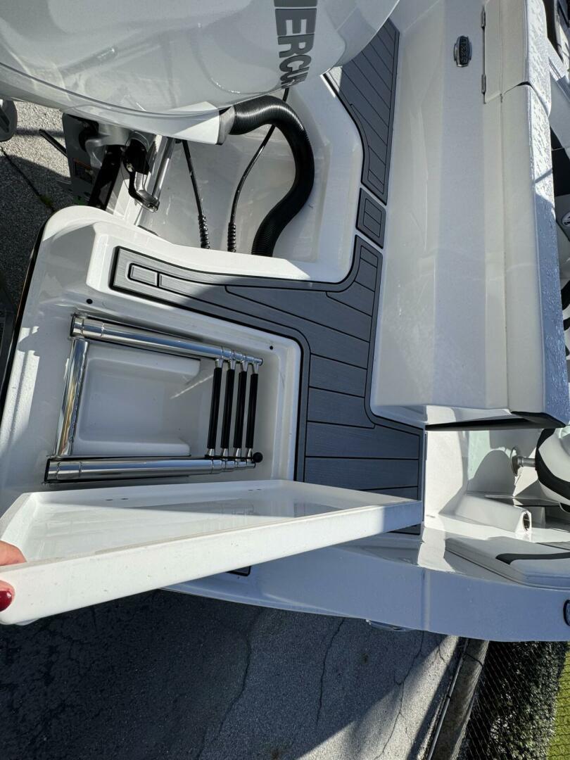 2024 Monterey M225-2