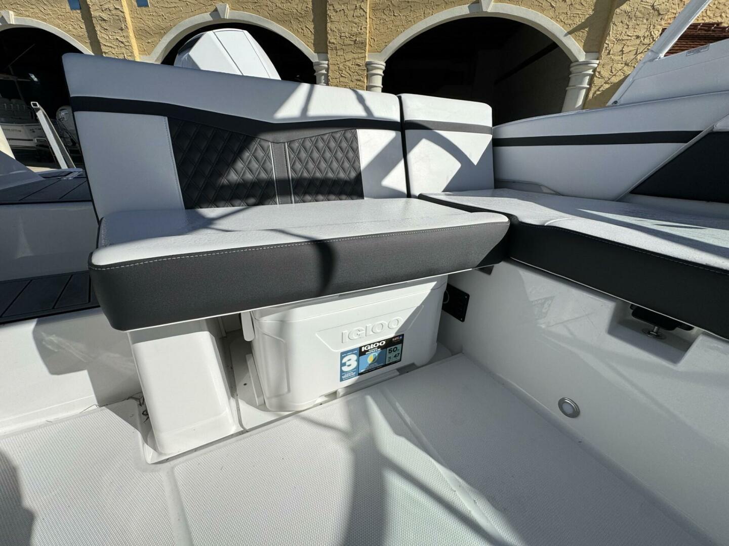 2024 Monterey M225-6