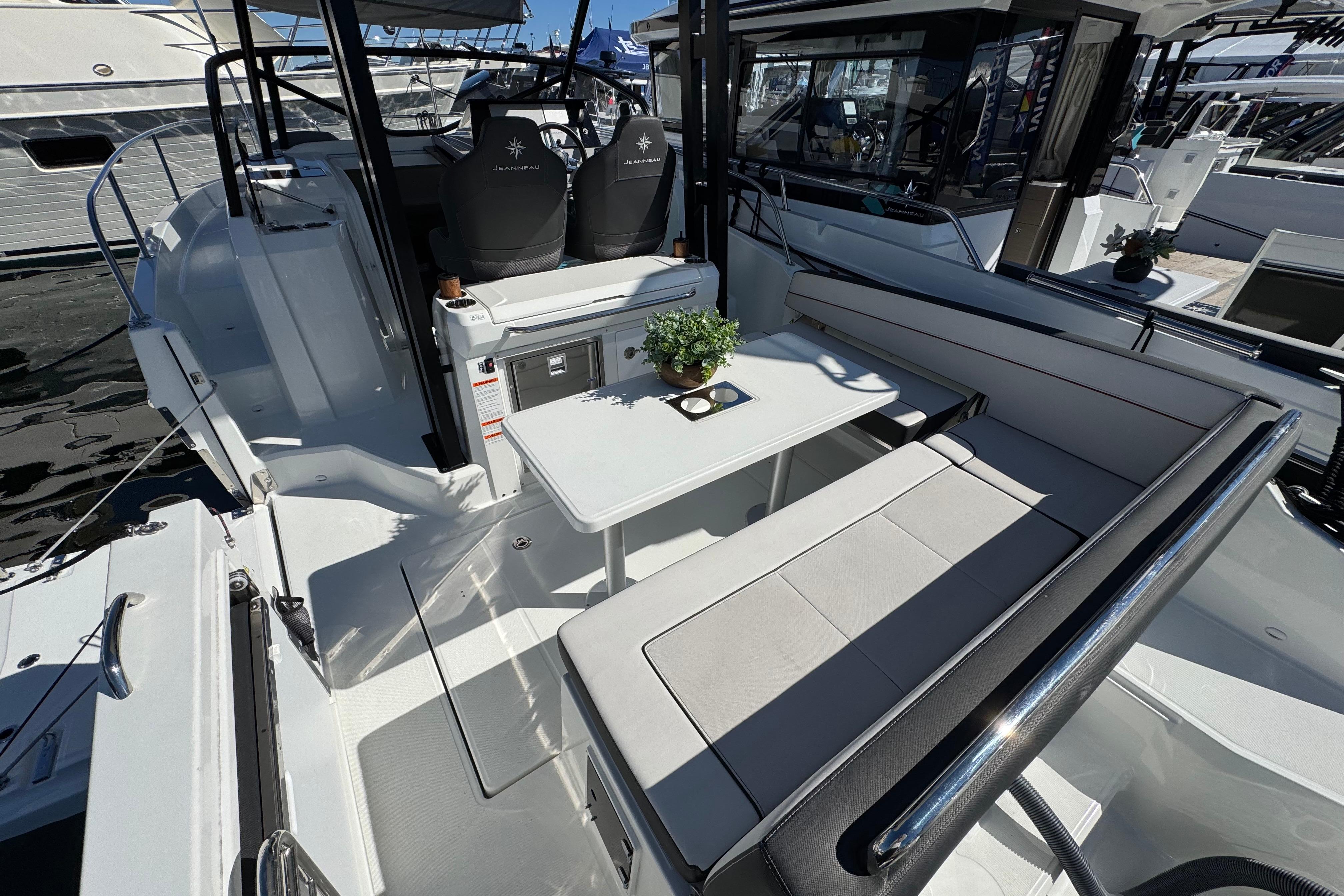 2024 Jeanneau Leader 9.0 WA Series 2-3