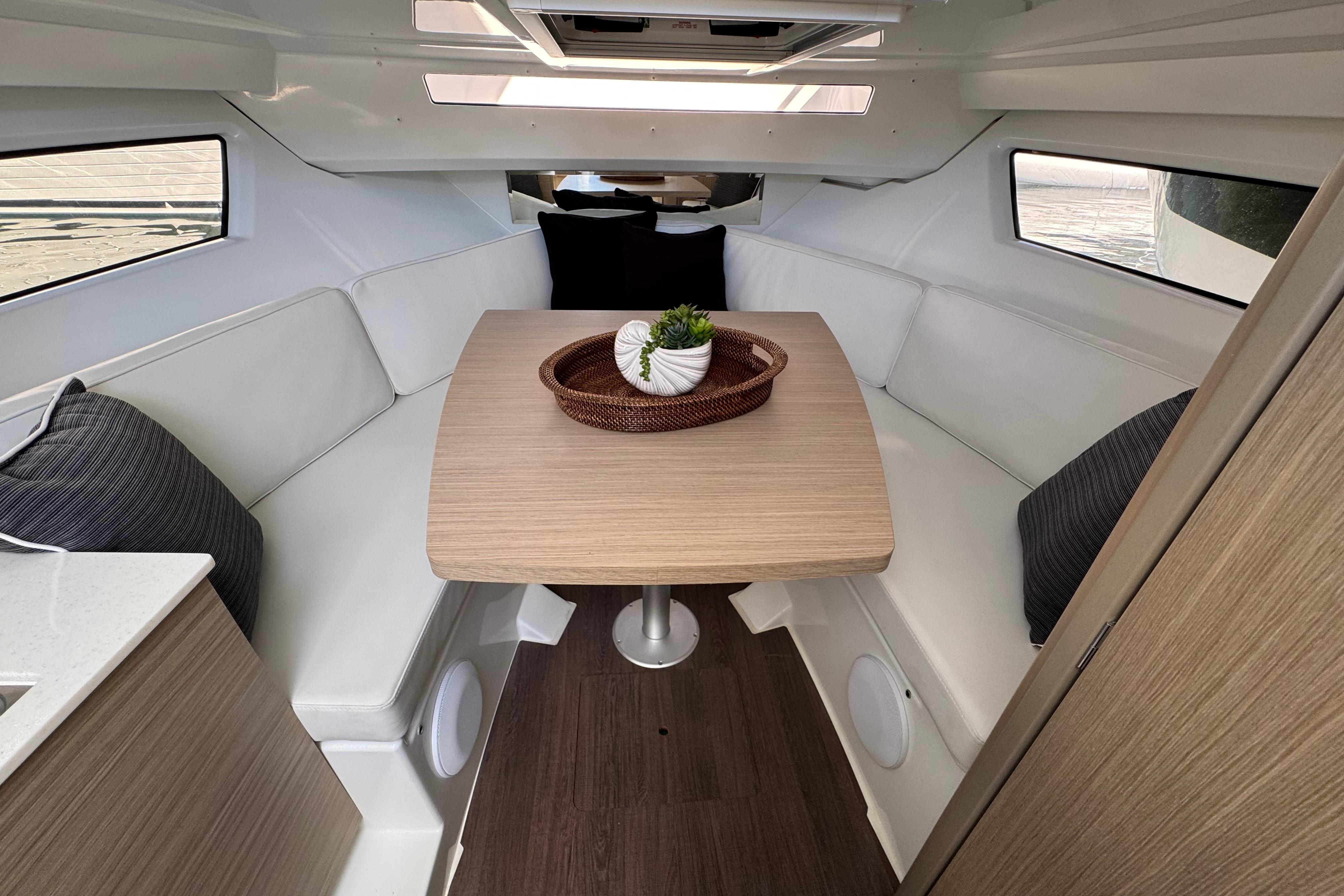 2024 Jeanneau Leader 9.0 WA Series 2-10