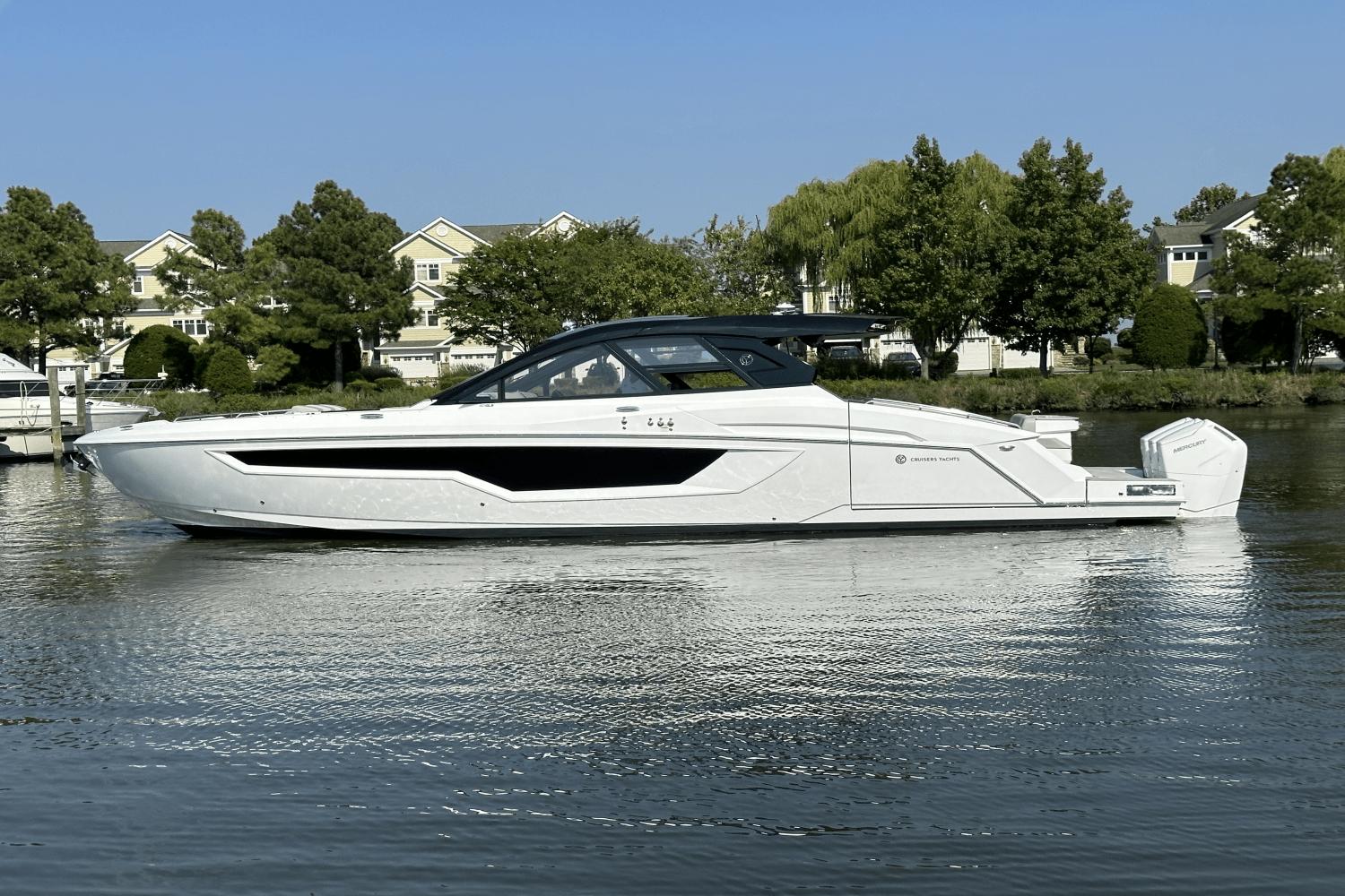 2024 Cruisers Yachts 50 GLS Outboard0