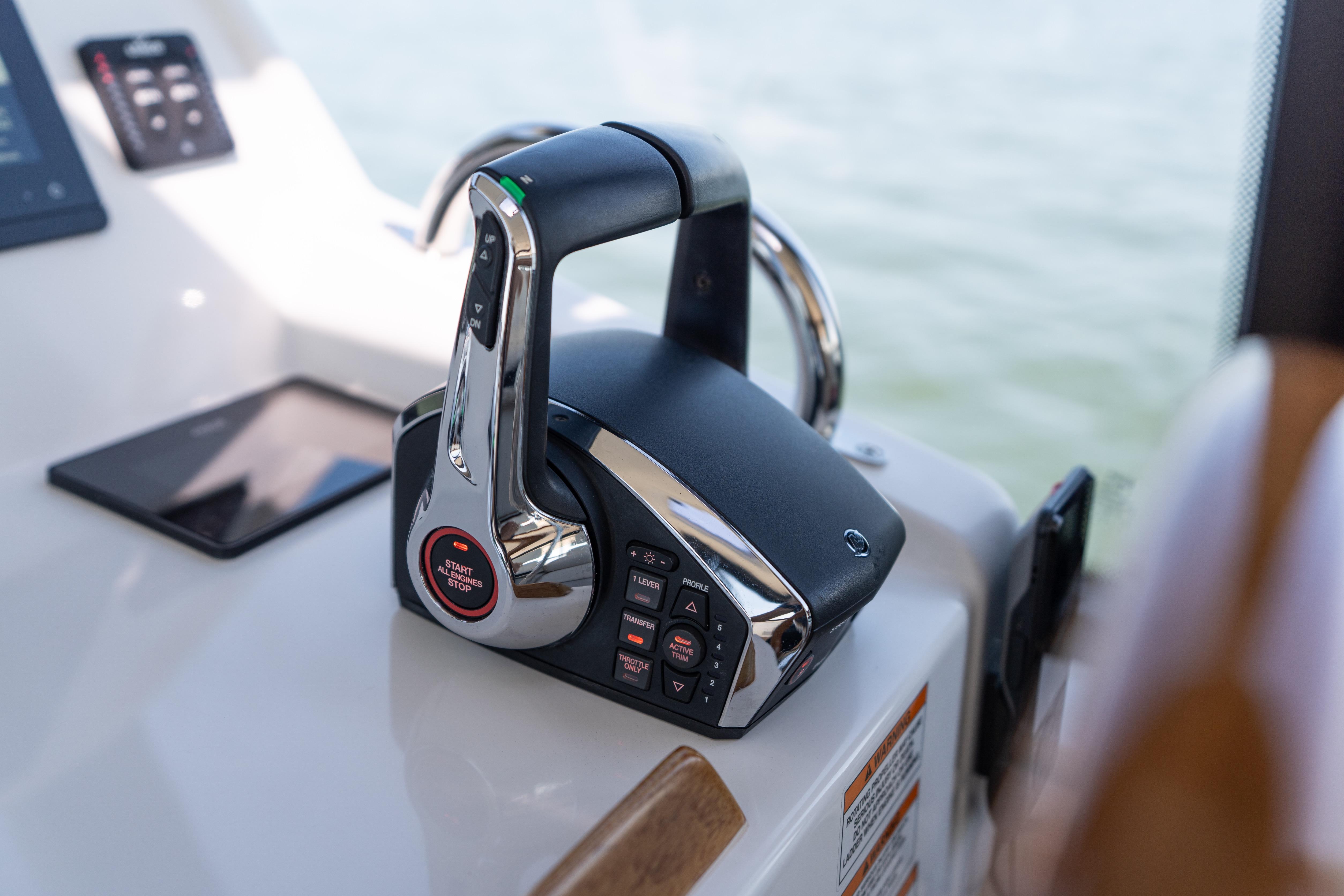 Throttle control of 2023 MJM Yachts 4, featuring modern design and technology.