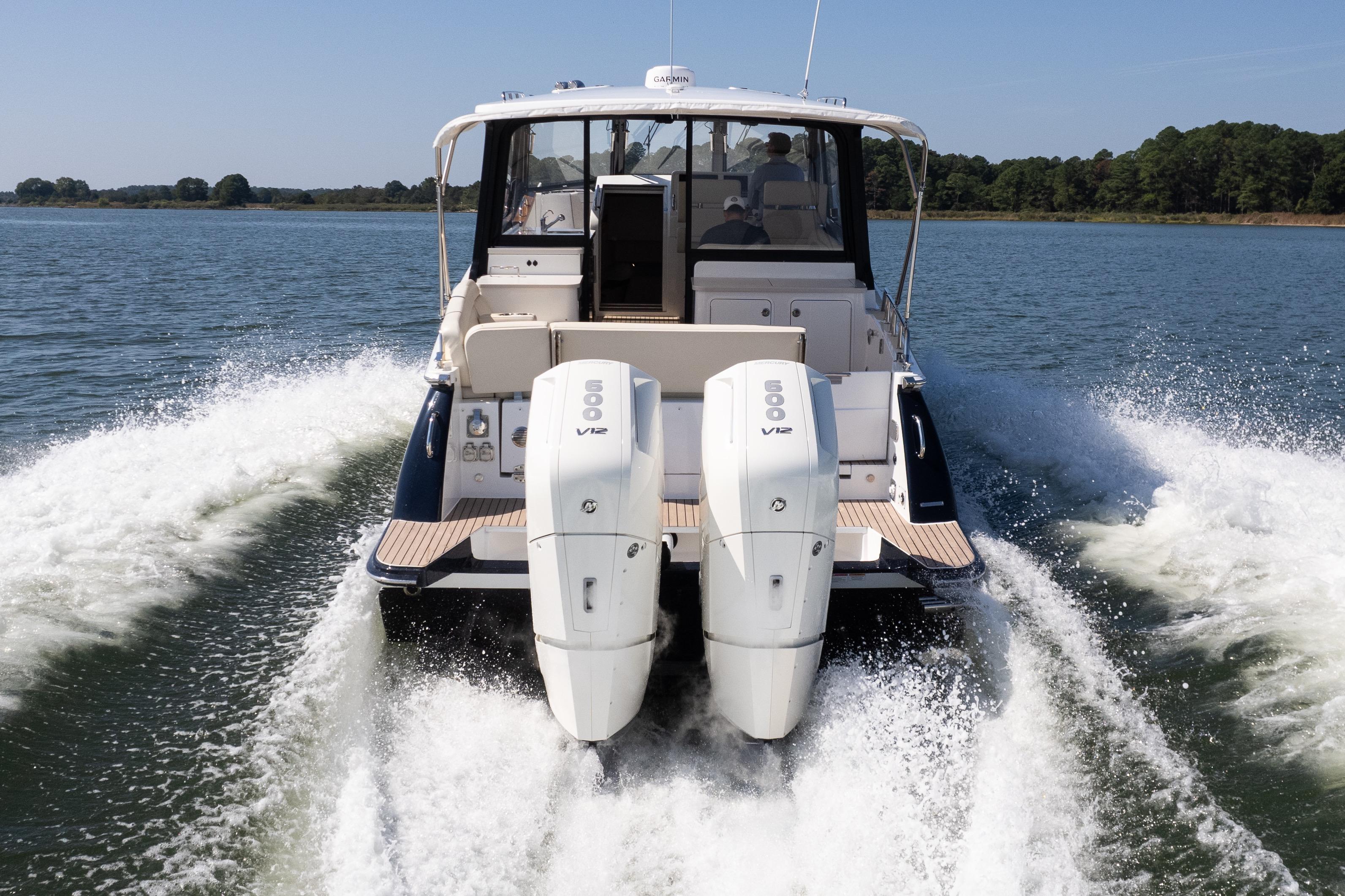 2023 MJM Yachts 4 cruising on water with dual 500 V12 engines.
