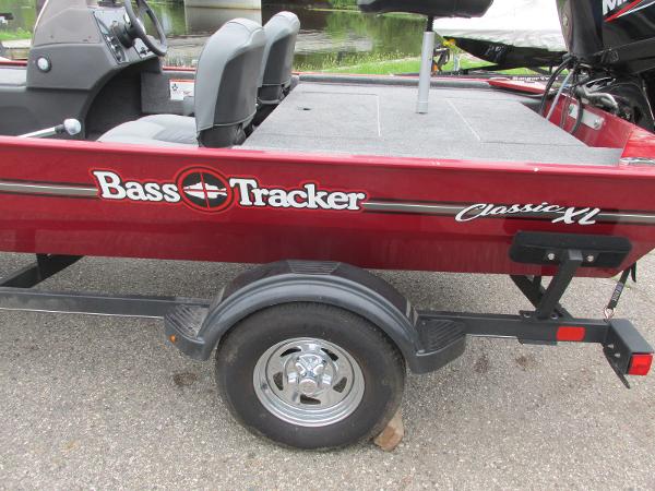 2021 Tracker Boats boat for sale, model of the boat is CLASSIC XL & Image # 2 of 11
