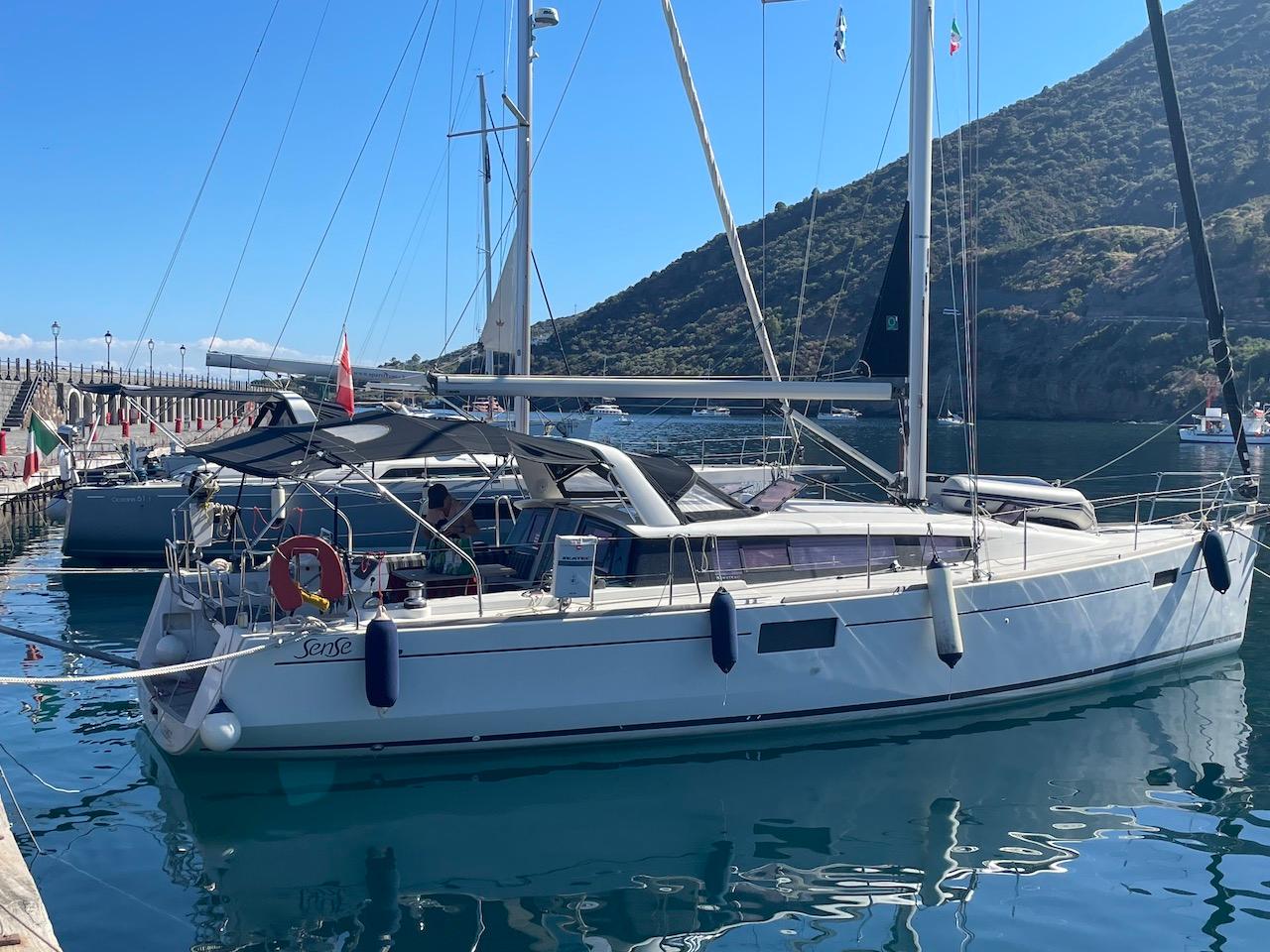 43' Beneteau 2012