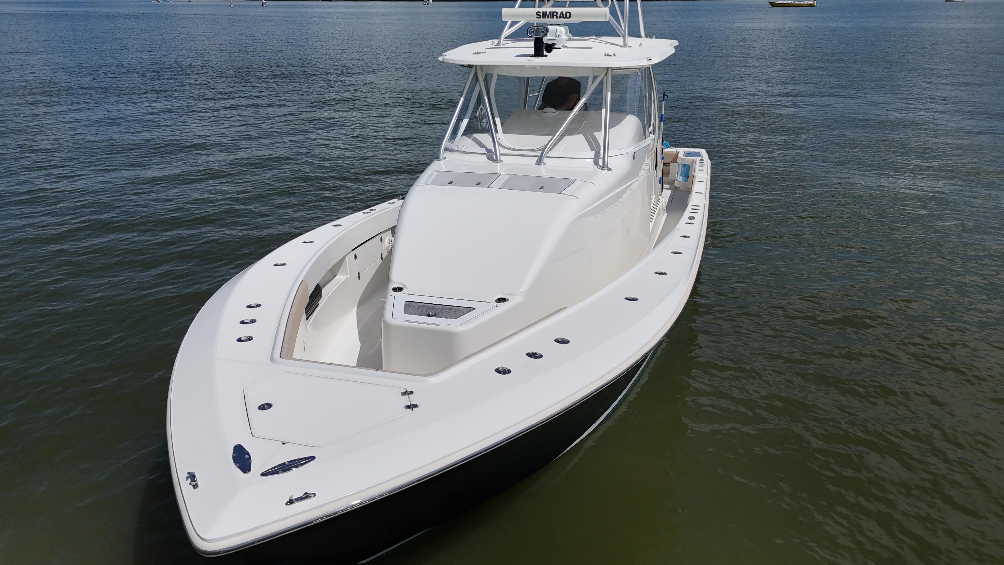 SeaVee-43 Fish-Around 2015-WOOOCREW TX-US-2015 SeaVee 43 Fish-Around boat on calm water, showcasing sleek design and spacious deck.-9824238 | Thumbnail